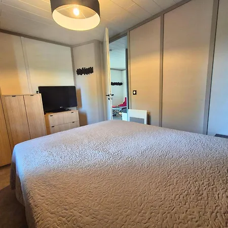 Friendly - 2 Chambres, Jardin, à 5 Minutes De La Casa de Férias