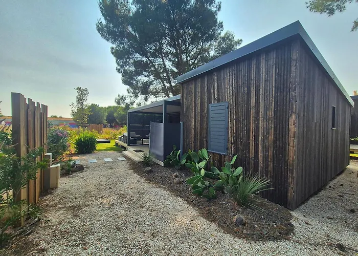 Friendly - 2 Chambres, Jardin, A 5 Minutes De La Дом отдыха *